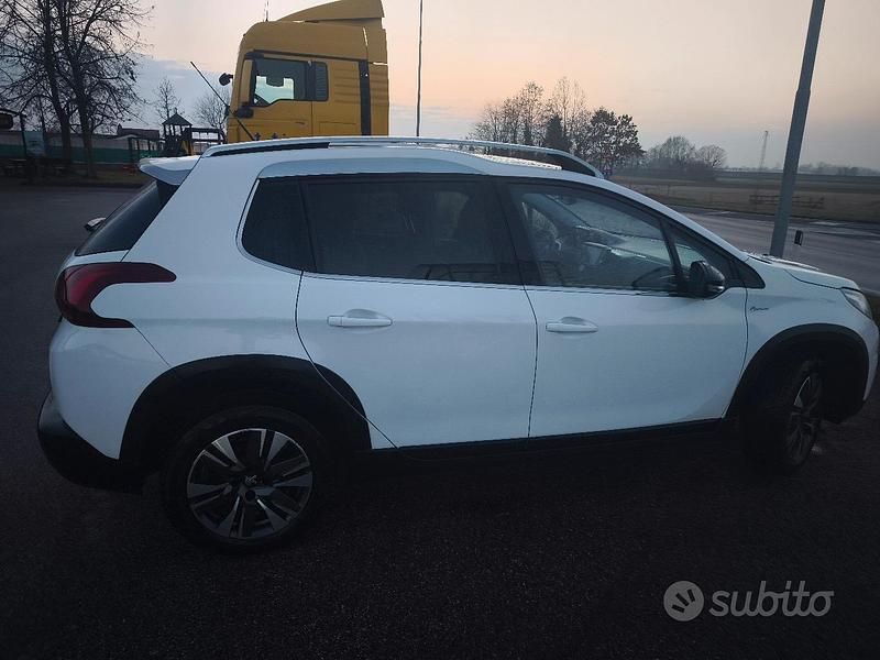Usata Peugeot 2008 Allure 120 CV (88 kW) 2018 Bianco SUV