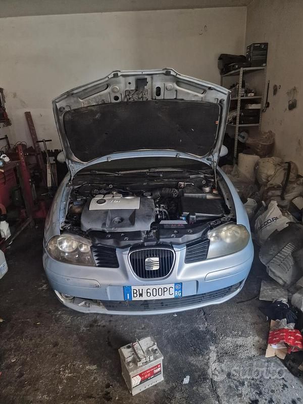 Blu Usata 2002 Seat Ibiza Due volumi | 1500 € (Buon prezzo) - Immagine 1/4