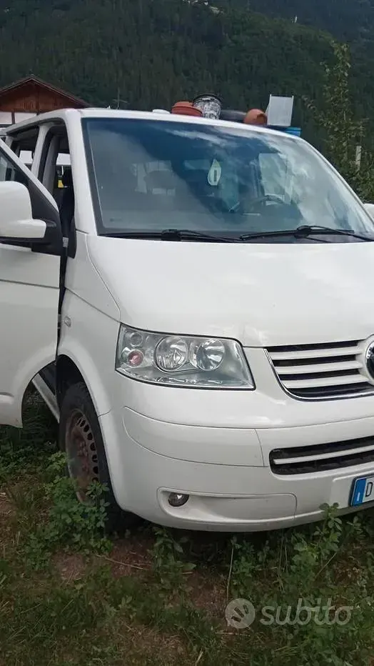 Usata VW Caravelle 131 CV (96 kW) 2009 Furgone