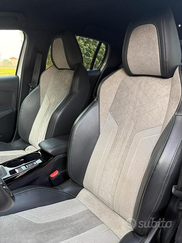 Usata Peugeot 208 GT 100 CV (73 kW) 2021 Bianco Utilitaria