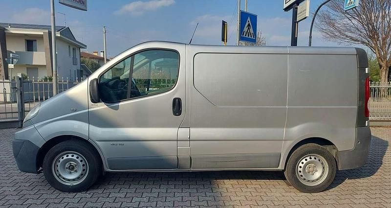 Usata Renault Trafic 114 CV (83 kW) 2013 Grigio Monovolume