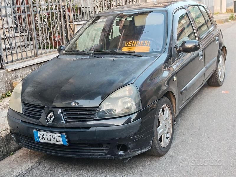 Usata Renault Clio II 82 CV (60 kW) 2004 Nero Utilitaria