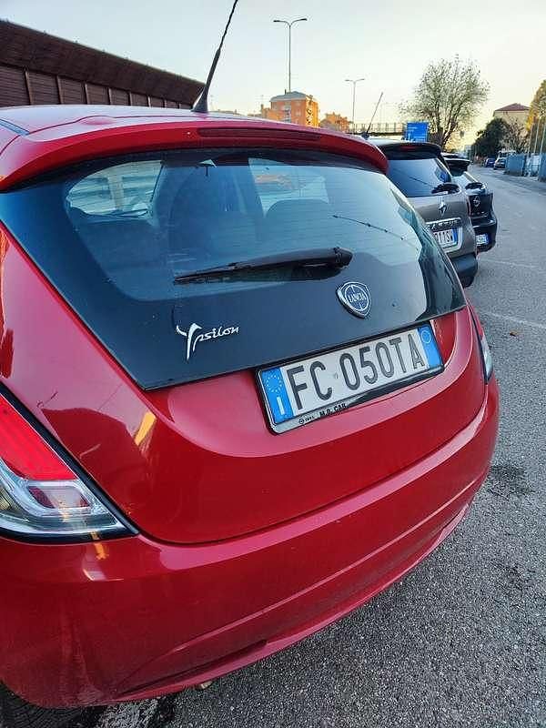 Usata Lancia Ypsilon Gold 69 CV (50 kW) 2016 Utilitaria