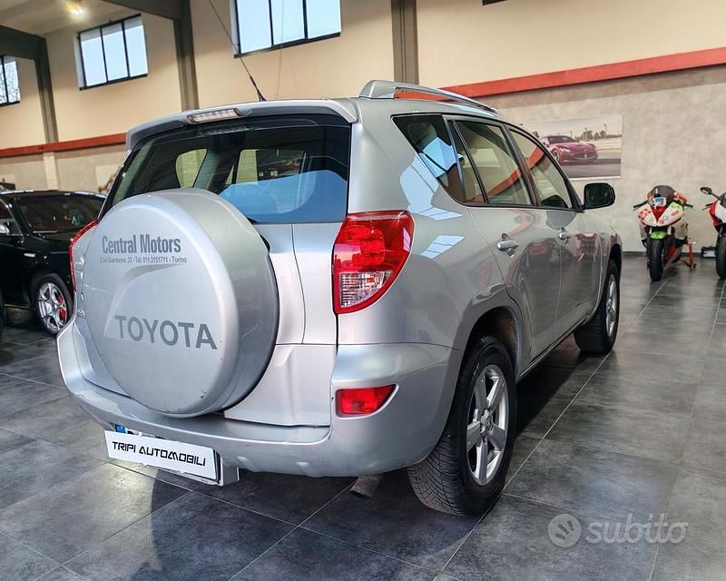 Usata Toyota RAV4 Luxury 136 CV (100 kW) 2006 Grigio SUV