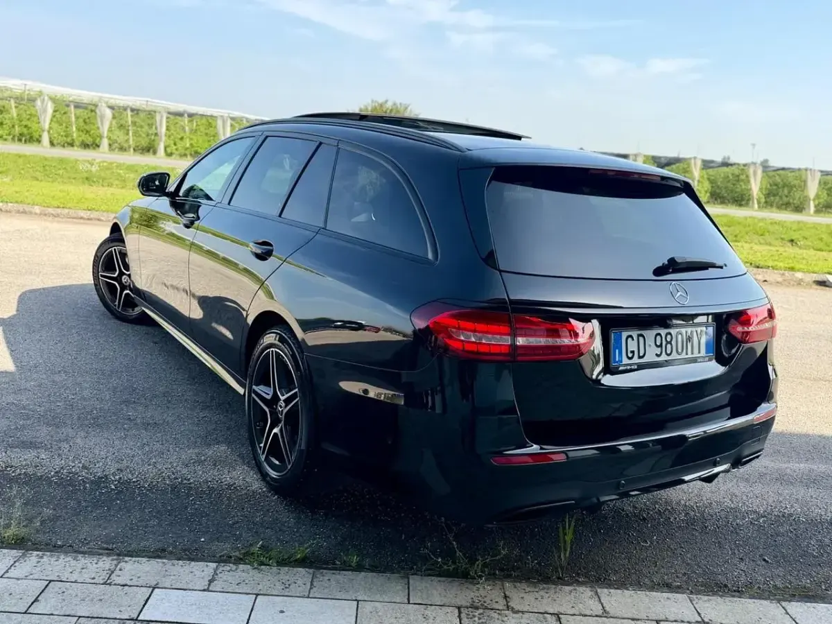 Usata Mercedes E300 Premium Plus 194 CV (142 kW) 2021 Nero Station wagon