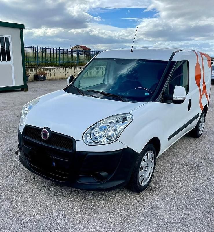 Usata Fiat Doblò 120 CV (88 kW) 2012 Bianco Monovolume