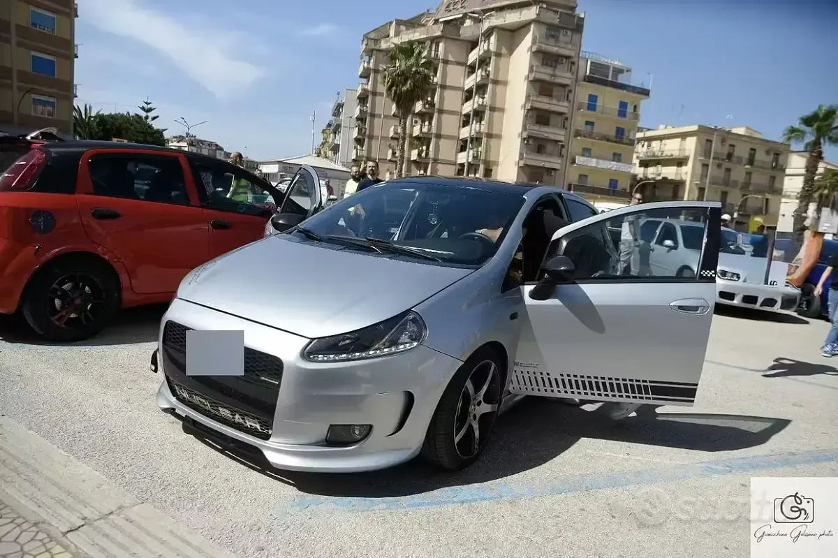 Usata Fiat Grande Punto 75 CV (55 kW) 2018 Grigio Utilitaria