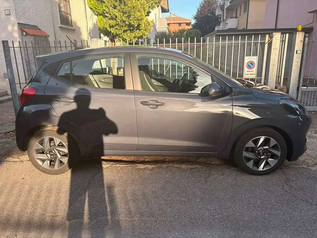Usata Hyundai i10 63 CV (46 kW) 2024 Blu/azzurro Utilitaria