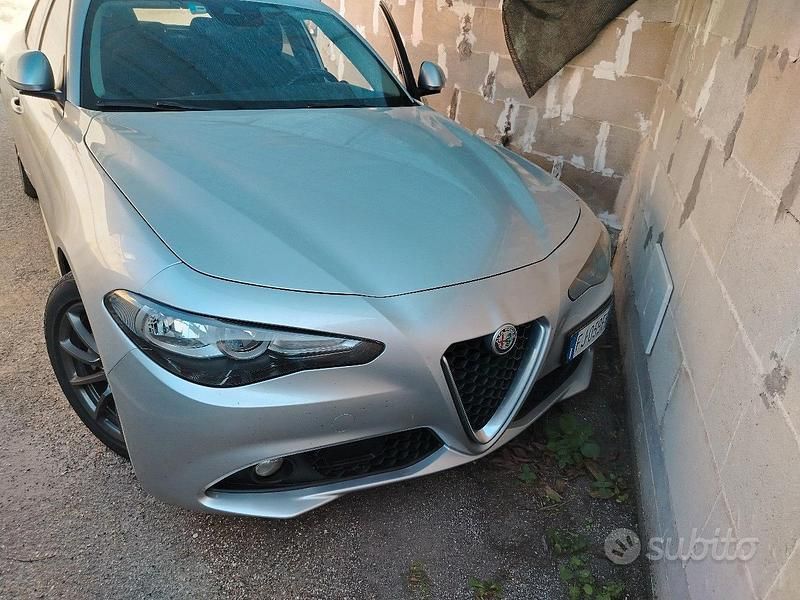 Usata Alfa Romeo Giulia 150 CV (110 kW) 2017 Grigio Berlina
