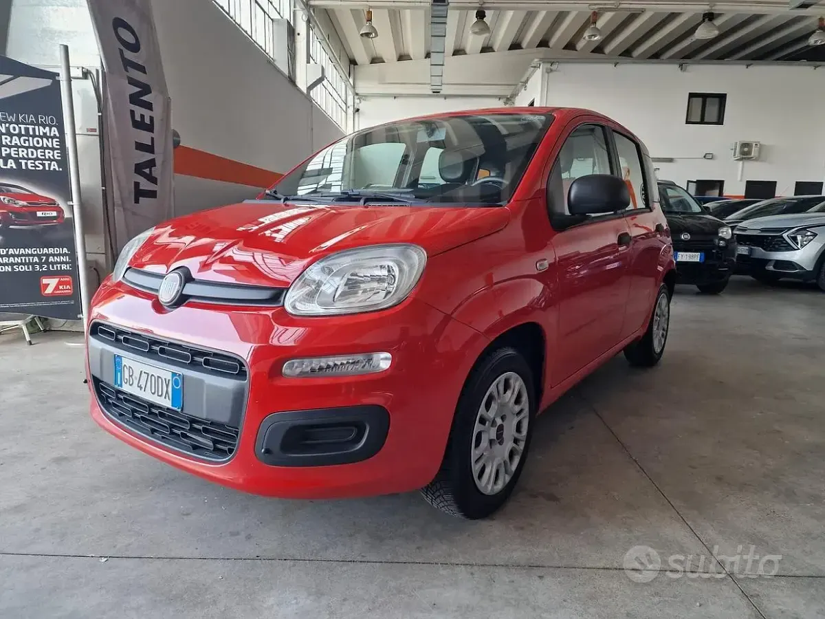 Usata Fiat Panda Lounge 69 CV (50 kW) 2020 Rosso Utilitaria