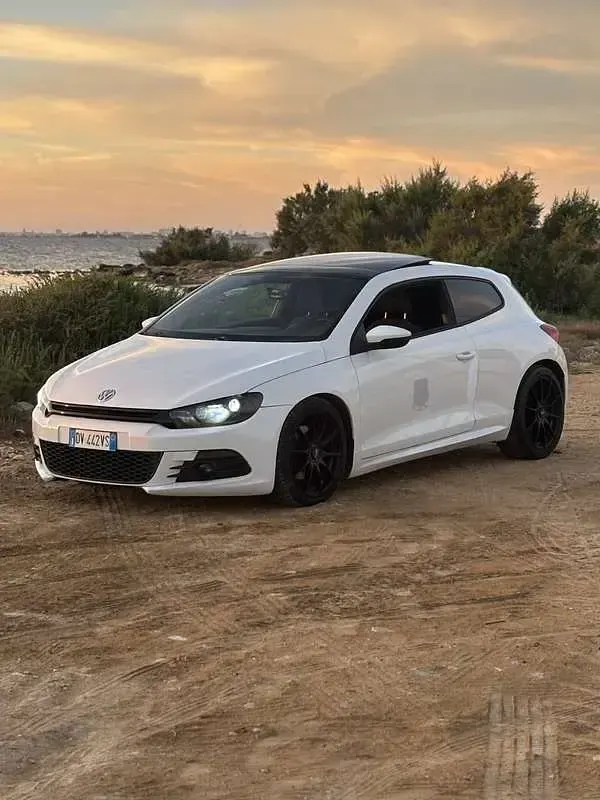 Usata VW Scirocco 200 CV (147 kW) 2009 Bianco Coupé