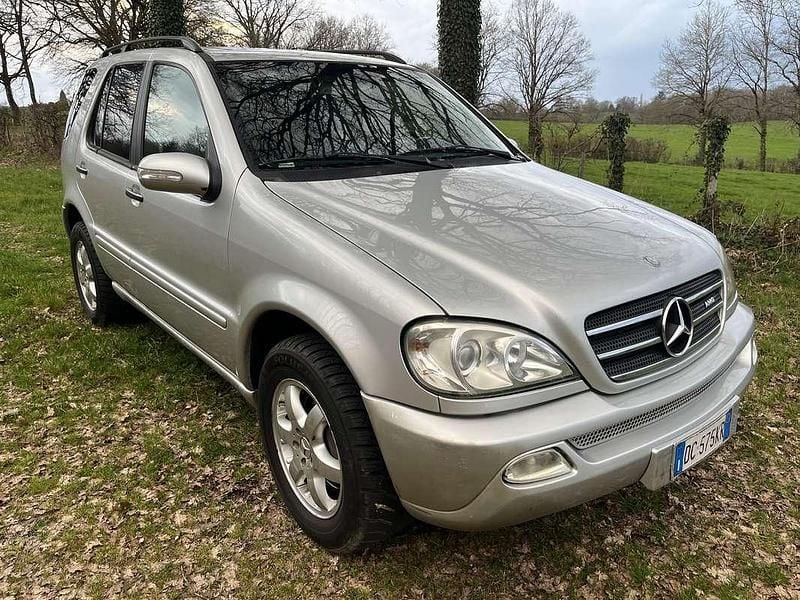 Usata Mercedes ML400 SE 250 CV (183 kW) 2004 Argento SUV