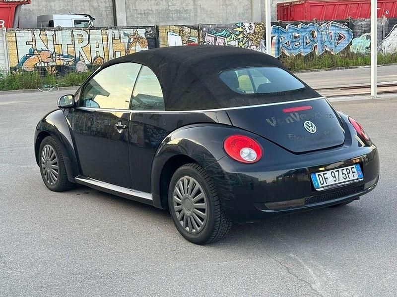 Usata VW New Beetle 105 CV (77 kW) 2007 Nero Utilitaria