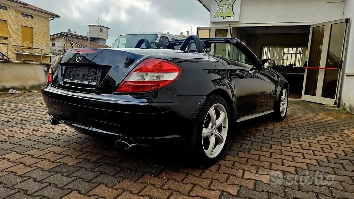 Usata Mercedes SLK280 231 CV (169 kW) 2006 Nero Cabrio