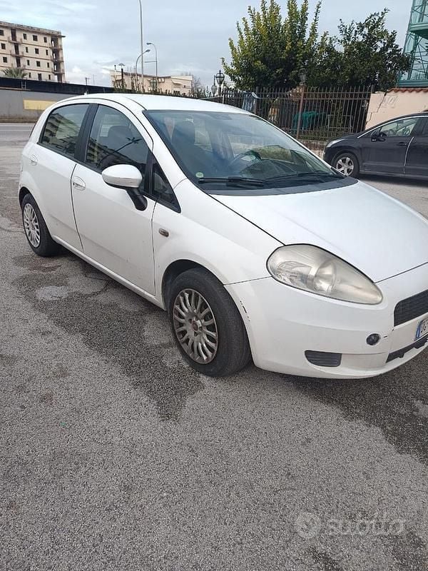 Usata Fiat Grande Punto 75 CV (55 kW) 2008 Bianco Utilitaria