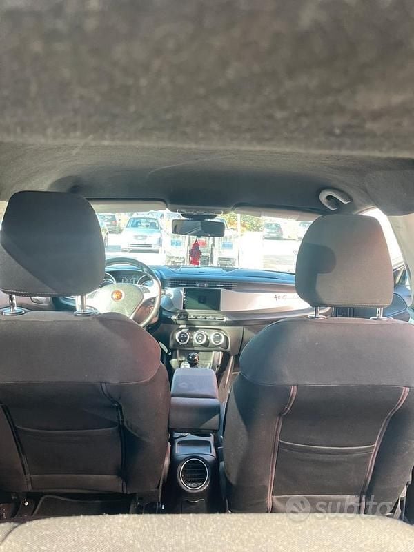 Grigio Usata 2010 Alfa Romeo Giulietta Tre volumi | 5000 € (Buon prezzo) - Immagine 1/4