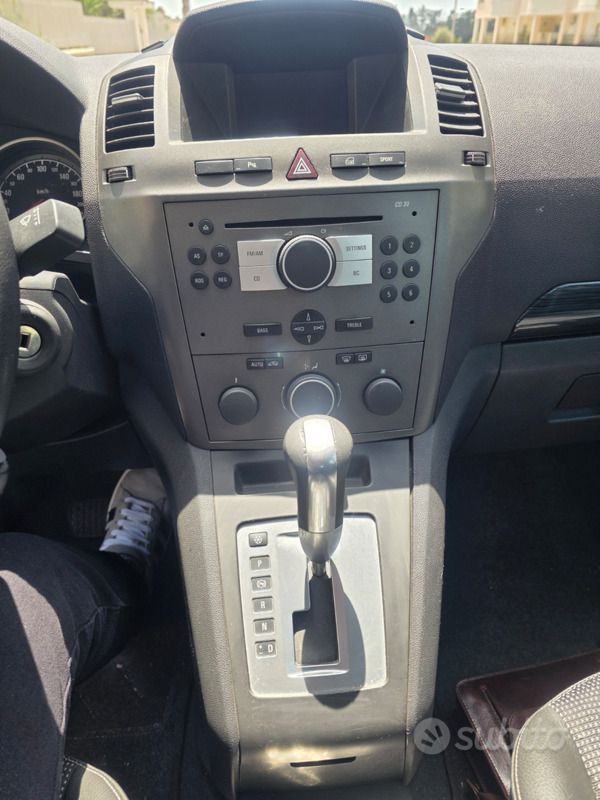 Usata Opel Zafira 2006 Grigio Monovolume