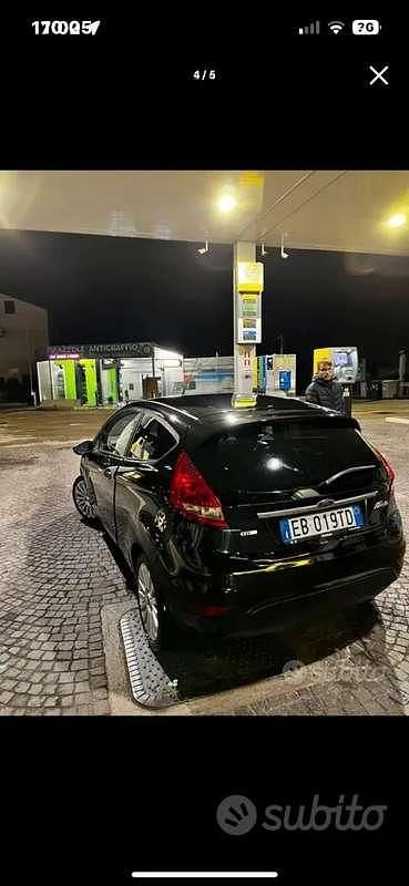 Usata Ford Fiesta Titanium 68 CV (50 kW) 2010 Utilitaria