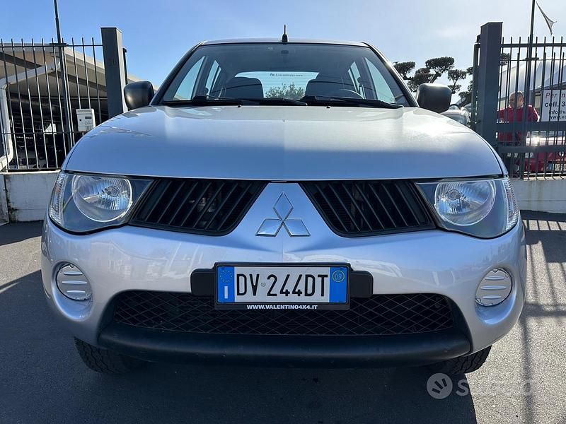 Usata Mitsubishi L200 Invite 136 CV (100 kW) 2009 Grigio Pick-up