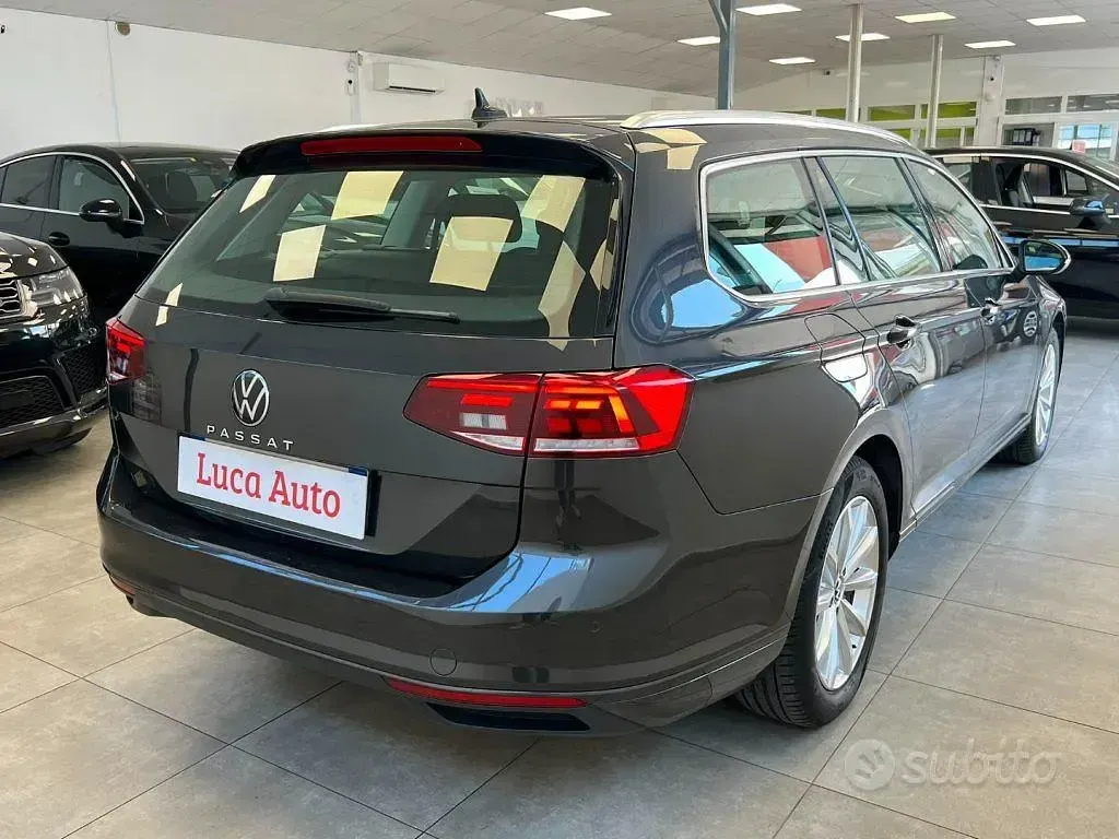 Usata VW Passat Pro 122 CV (89 kW) 2021 Grigio Station wagon
