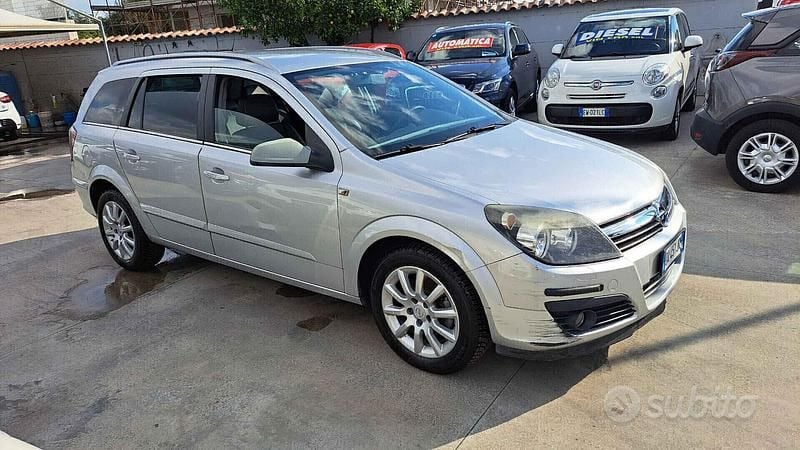 Usata Opel Astra Cosmo 104 CV (76 kW) 2006 Grigio Station wagon