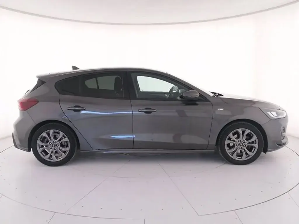 Usata Ford Focus ST-Line 125 CV (91 kW) 2022 Grigio Utilitaria