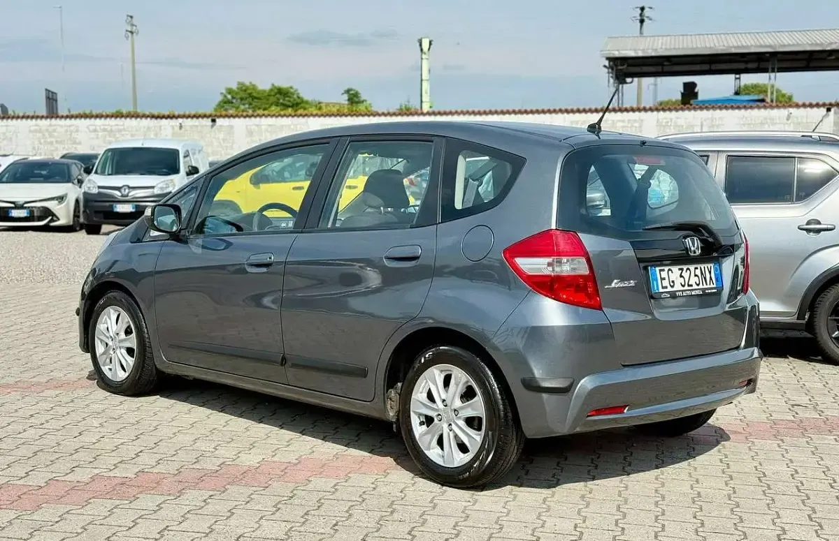 Usata Honda Jazz Executive 99 CV (72 kW) 2011 Grigio Utilitaria
