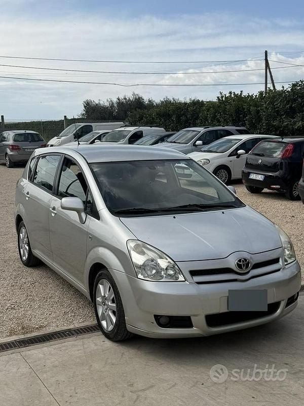 Usata Toyota Corolla 79 CV (58 kW) 2006 Monovolume