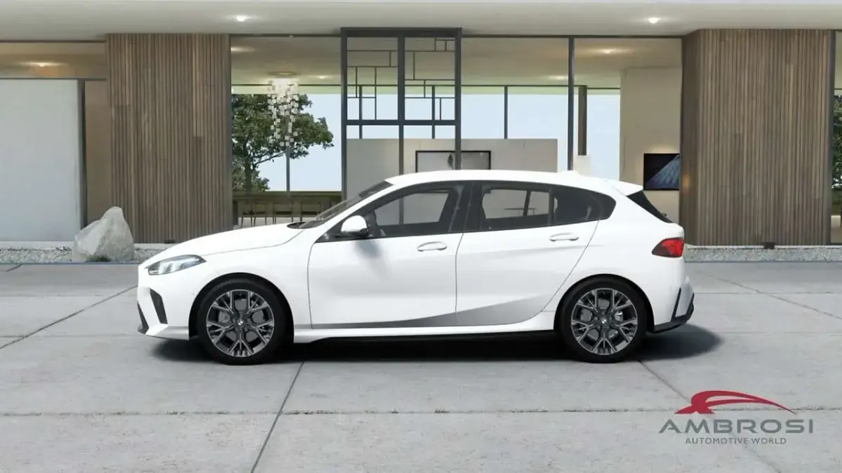 Nuova BMW 118 M Sport 150 CV (110 kW) 2026 Alpin white pastello Utilitaria