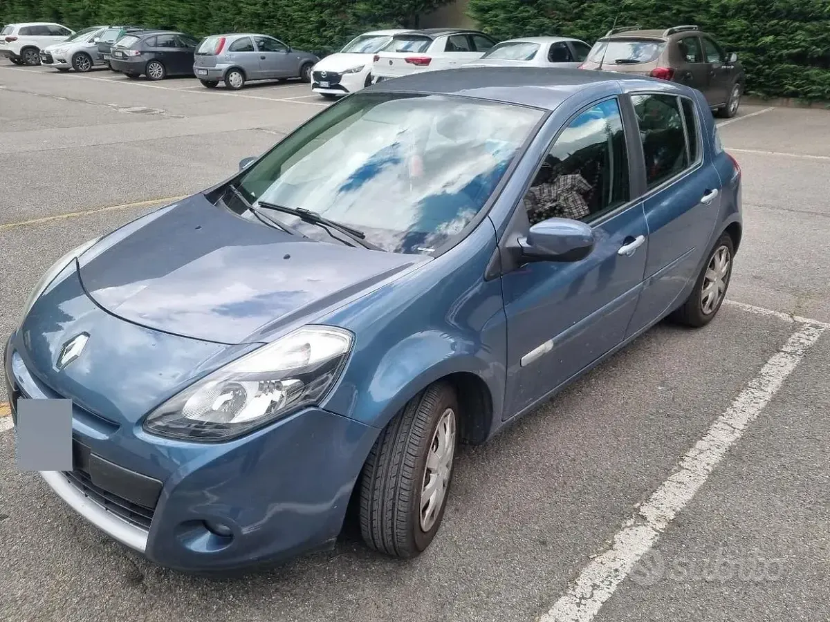 Usata Renault Clio II Luxe 75 CV (55 kW) 2010 Berlina