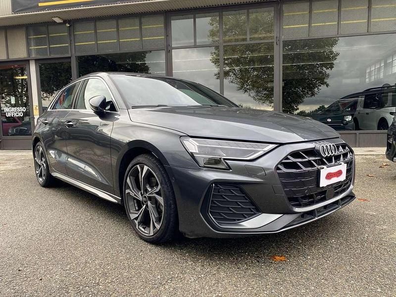 Grigio Usata 2024 Audi A3 Sportback S-Line Due volumi | 32.900 € (Buon prezzo) - Immagine 1/4