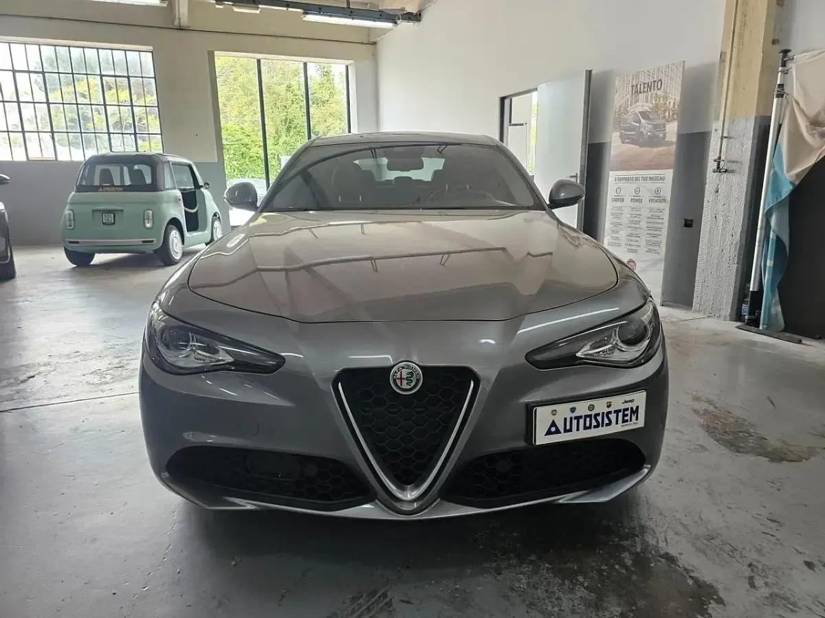 Käytetty Alfa Romeo Giulia Executive 190 HP (139 kW) 2019 Harmaa Sedan