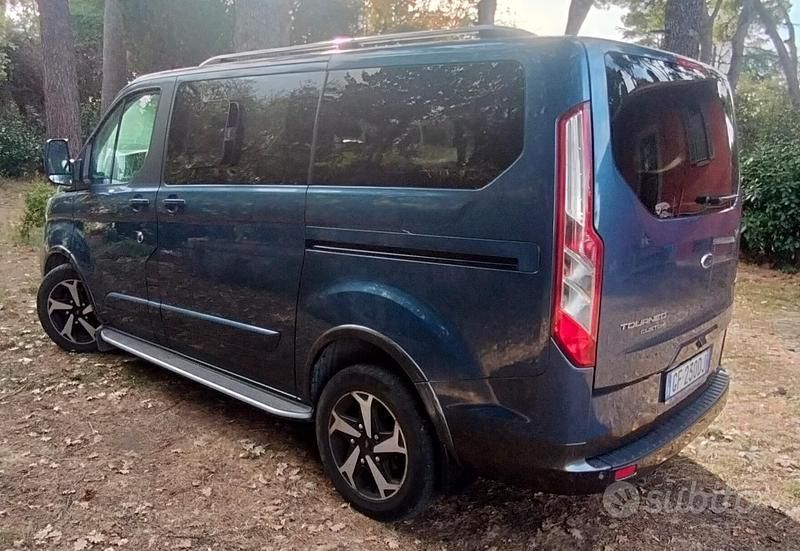 Usata Ford Tourneo Active 185 CV (136 kW) 2021 Blu Berlina