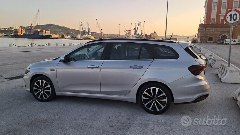 Usata Fiat Tipo 120 CV (88 kW) 2019 Grigio Station wagon