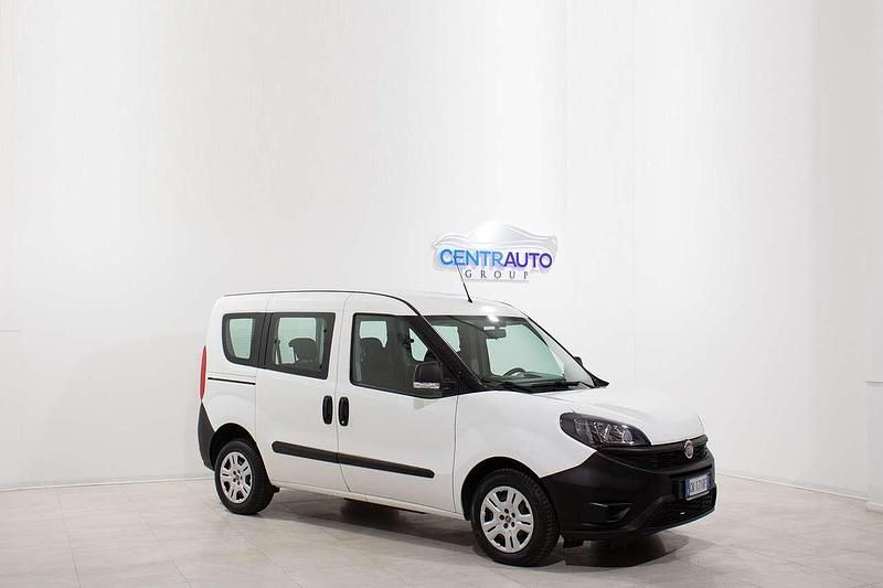 Usata Fiat Doblò Easy 105 CV (77 kW) 2022 Bianco Monovolume