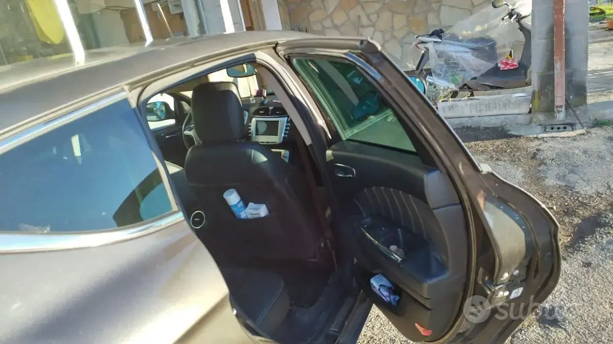 Usata Lancia Delta 120 CV (88 kW) 2010 Utilitaria
