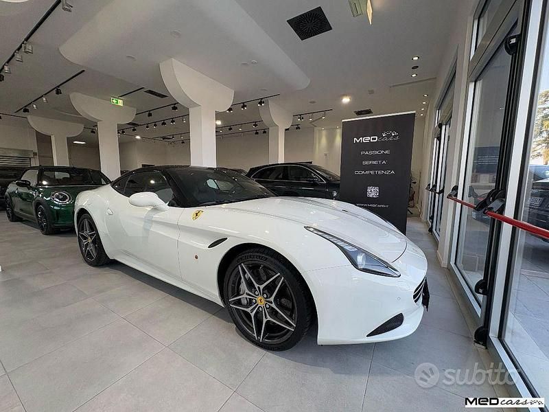 Usata Ferrari California 560 CV (411 kW) 2015 Bianco Cabrio