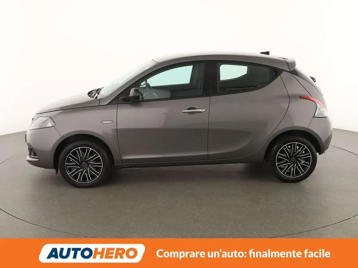 Usata Lancia Ypsilon Gold 71 CV (52 kW) 2022 Grigio Utilitaria