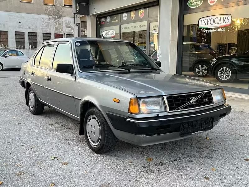 Usado Volvo 340 71 HP (52 kW) 1984 Sedan