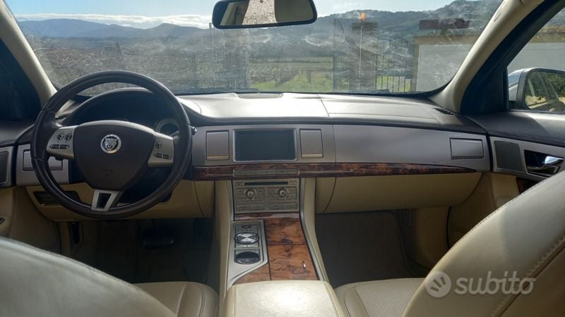 Usata Jaguar XF 207 CV (152 kW) 2011 Grigio Berlina