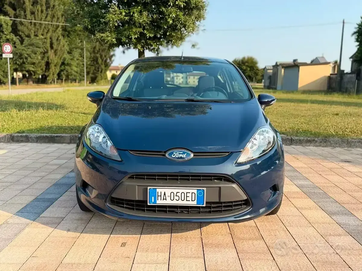 Usata Ford Fiesta Titanium 60 CV (44 kW) 2010 Bluazzurro Berlina