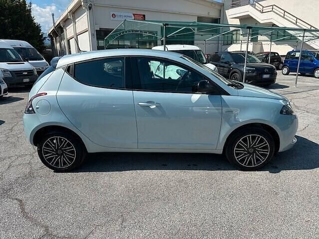 Usata Lancia Ypsilon Gold 69 CV (50 kW) 2024 Blu Utilitaria
