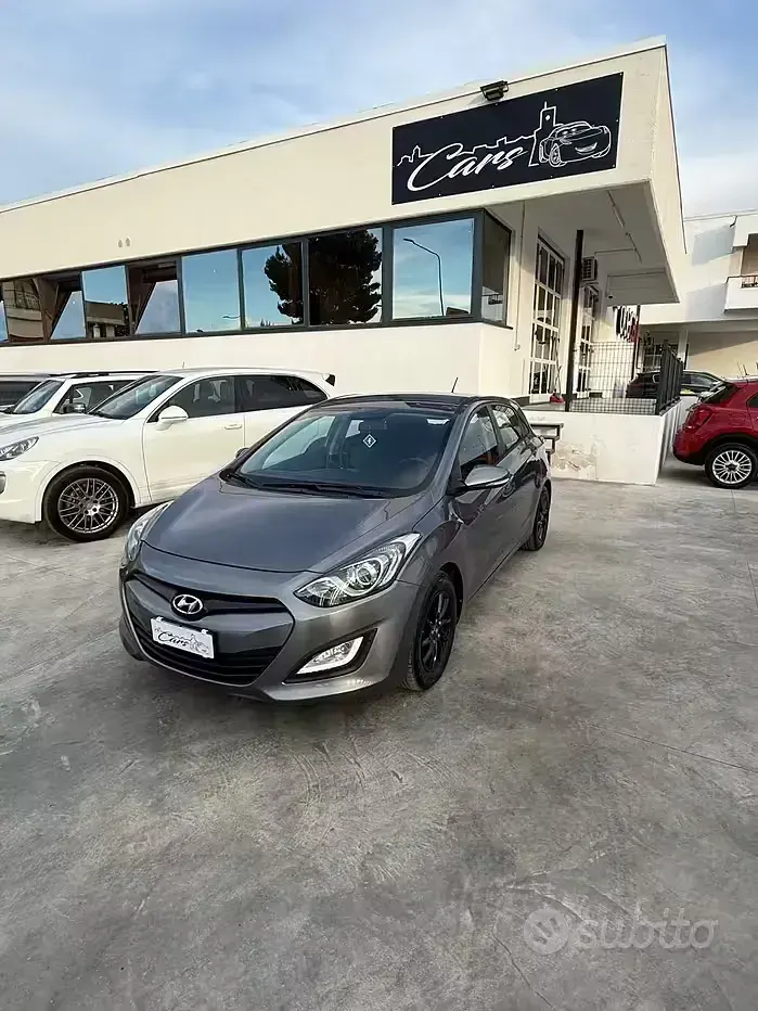 Usata Hyundai i30 Comfort 110 CV (80 kW) 2014 Grigio Berlina