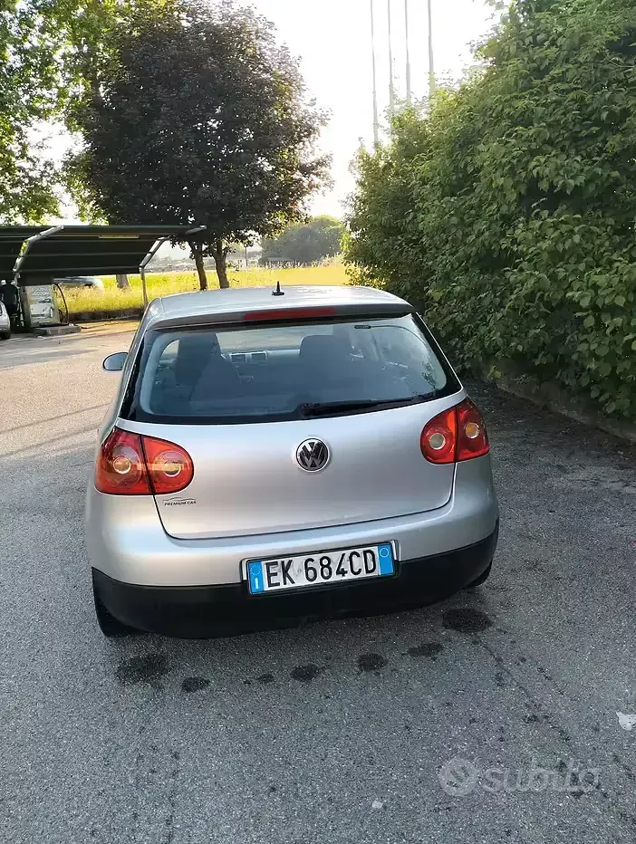 Usata VW Golf VI 105 CV (77 kW) 2011 Grigio Utilitaria