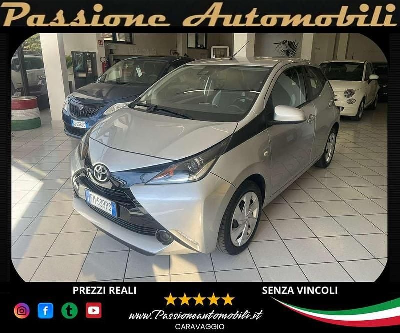 Usata Toyota Aygo X-clusiv 69 CV (50 kW) 2018 Argento Utilitaria