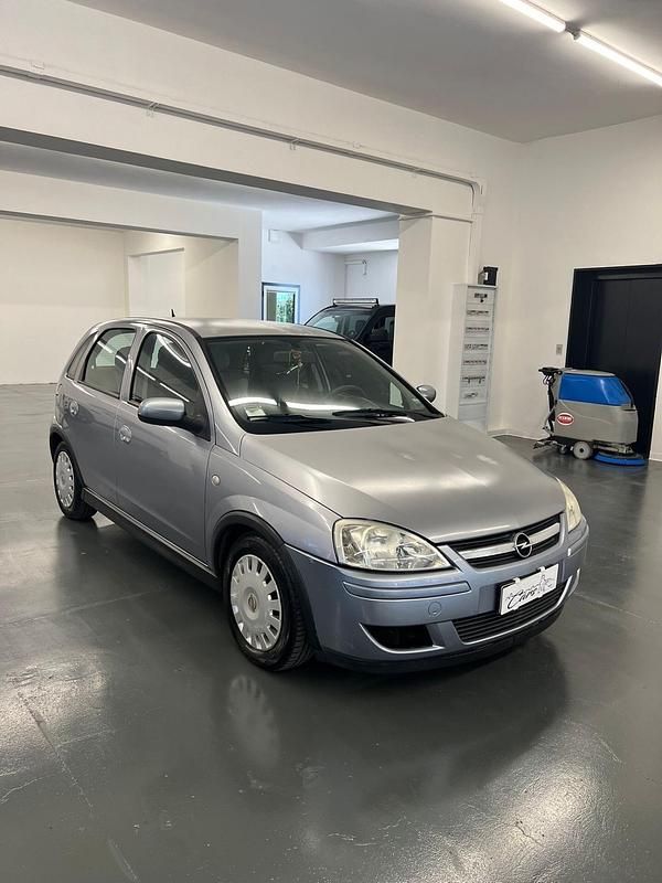 Grigio Usata 2004 Opel Corsa Cosmo Tre volumi | 1500 € (Buon prezzo) - Immagine 1/4