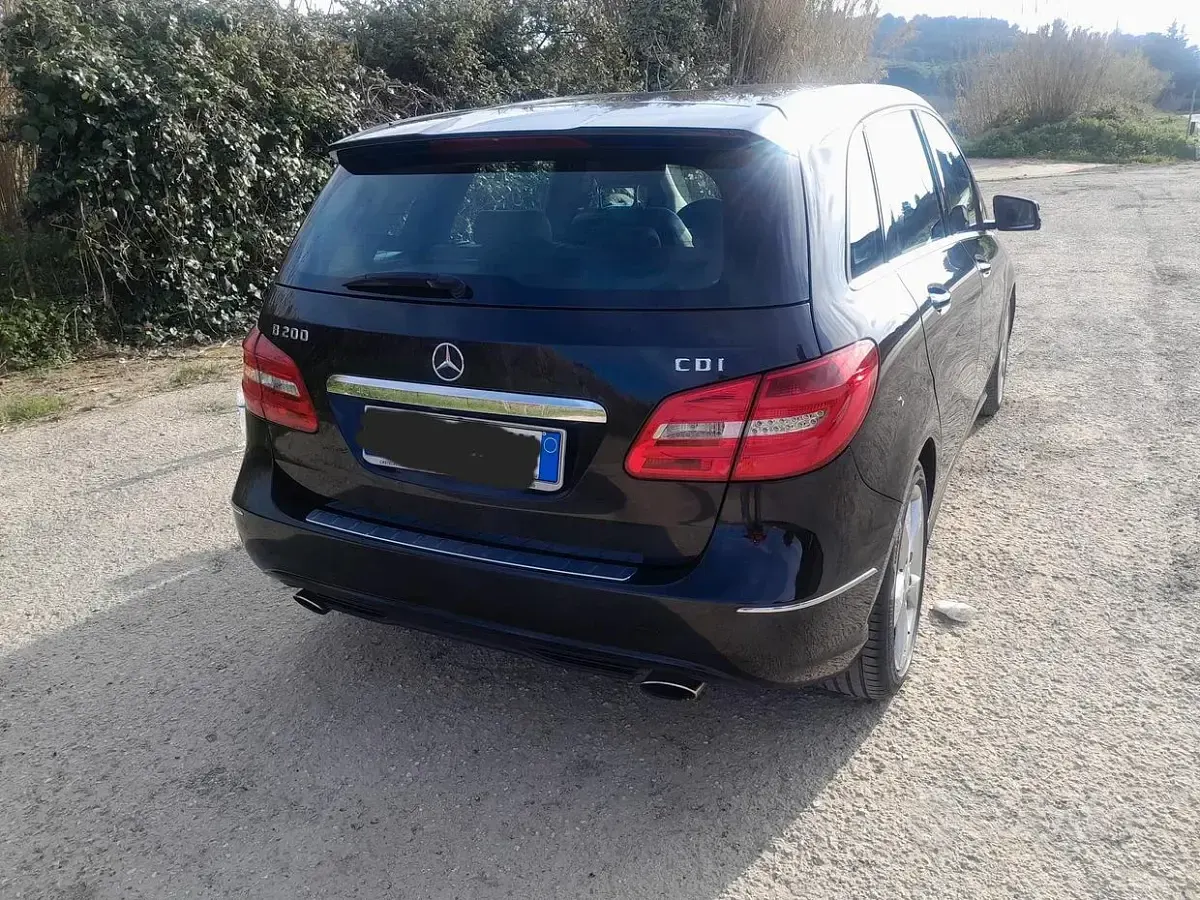 Begagnad Mercedes B200 Premium 136 HK (100 kW) 2012 Svart Minibuss