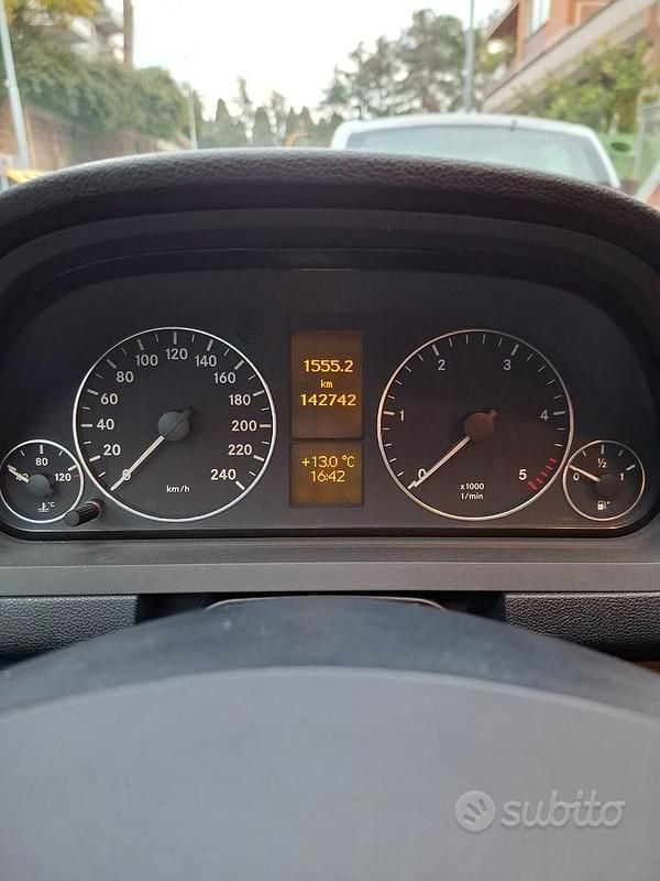 Usata Mercedes A180 Executive 109 CV (80 kW) 2012 Grigio Utilitaria