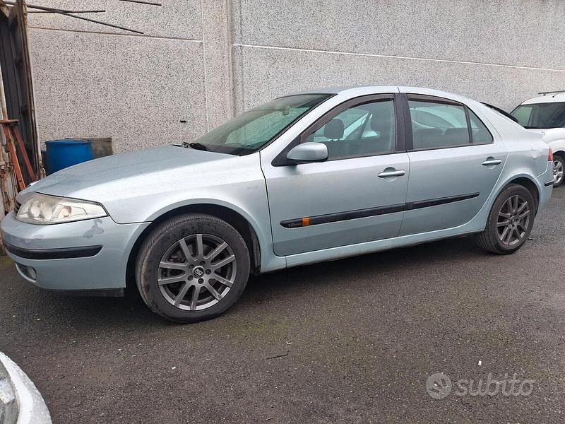 Usata Renault Laguna II 120 CV (88 kW) 2004 Grigio Berlina