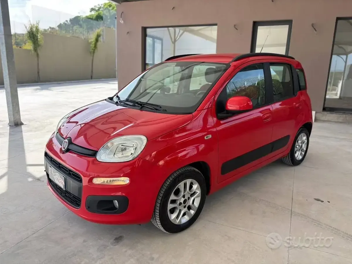 Usata Fiat Panda Lounge 95 CV (69 kW) 2017 Rosso Utilitaria